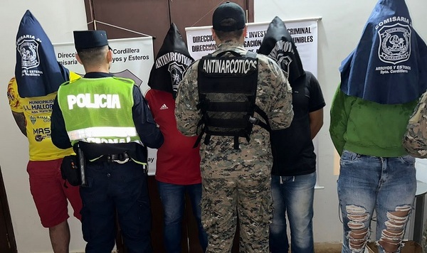 En Arroyos y Esteros durante allanamiento detienen a personas con cuentas pendientes con la justicia - Noticiero Paraguay