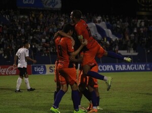 El Gallo canta hasta en la Copa Paraguay - Oasis FM 94.3
