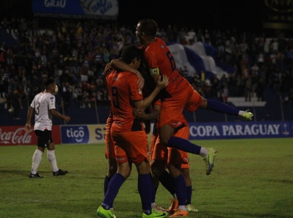 El Gallo canta hasta en la Copa Paraguay - Oasis FM 94.3