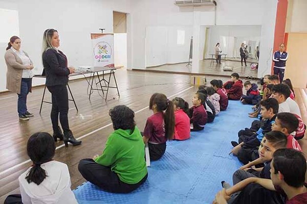 Codeni realizó taller sobre bullying en Hernandarias | DIARIO PRIMERA PLANA