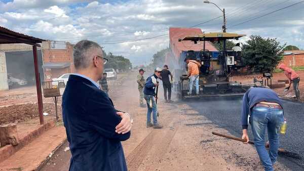 Avanzan trabajos de asfaltado en un sector del barrio Obrero de PJC