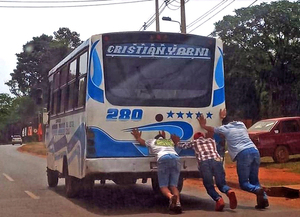 Pobladores del km 9 Acaray están hartos de incumplimiento de itinerario - La Clave