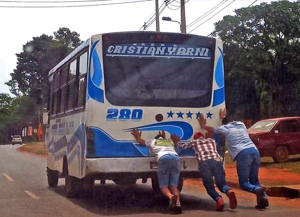 Pobladores del km 9 Acaray están hartos de incumplimiento de itinerario - La Clave
