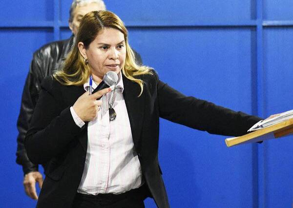 Diario HOY | "Efraín no renuncia porque quiere tapar sus fatos", disparan y anuncian demanda