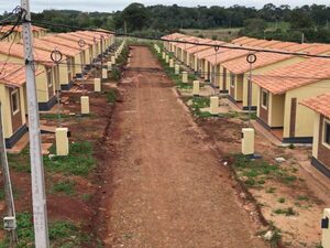 Construcción de viviendas para familias de Encarnación llegaron a su etapa final