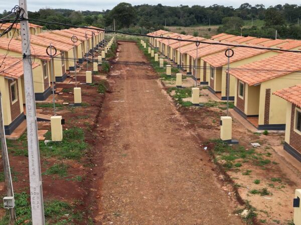 Construcción de viviendas para familias de Encarnación llegaron a su etapa final