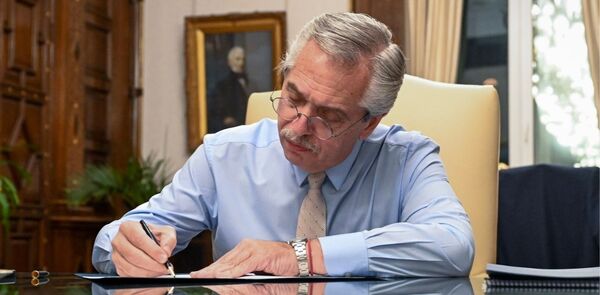 Argentina env铆a carta a Joe Biden pidiendo apoyo en las negociones con el FMI firmada por presidentes de la regi贸n - Revista PLUS