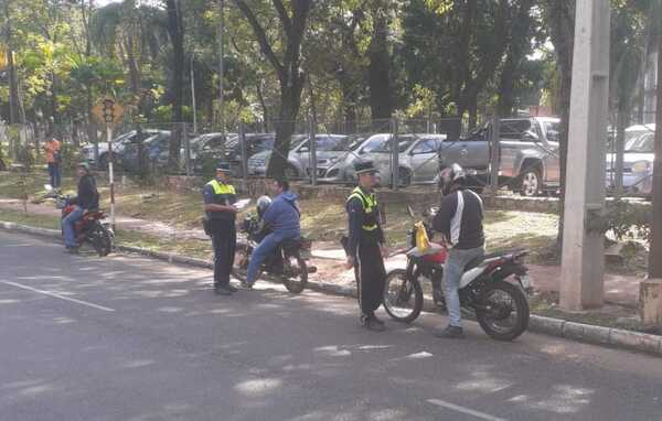Diario HOY | Prohibición de barreras: PMT no podrá controlar vehículos pero sí motos e infracciones