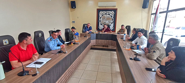Policía y Municipalidad acuerdan trabajo conjunto en Minga Guazú - La Clave