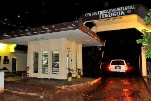 Chacariteños y luqueños "jugaron" moquete en el Centro Educativo Itauguá