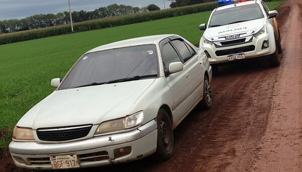 Diario HOY | Auto fue robado hace 6 años en Lambaré, ahora lo encontraron en Minga Porã