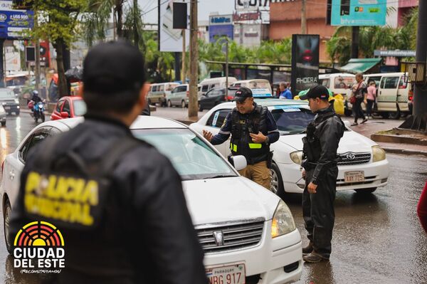 Inician operativo para reordenar el tránsito en la zona primaria
