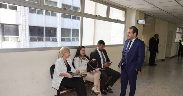 La Nación / Defensa de fiscala Girala insiste por la libertad y apeló confirmación de prisión