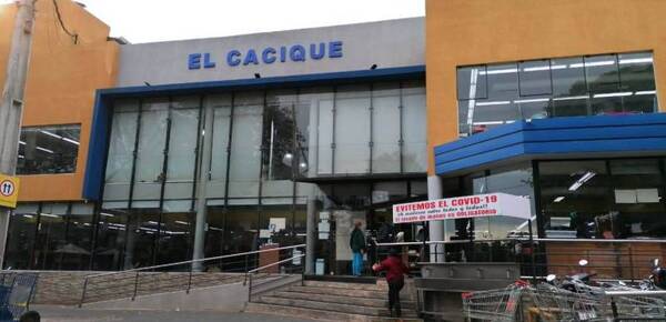 Diario HOY | Denuncian a supermercado por exigir a trabajadores trajes típicos de San Juan