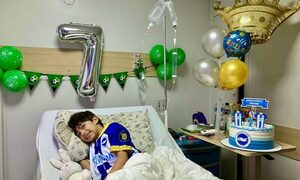 Fanático de Enciso celebró su cumple en el hospital con temática de “la joya”