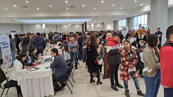 Feria de empleo en CDE: más de 1.000 postulantes para 400 vacancias - ABC en el Este - ABC Color