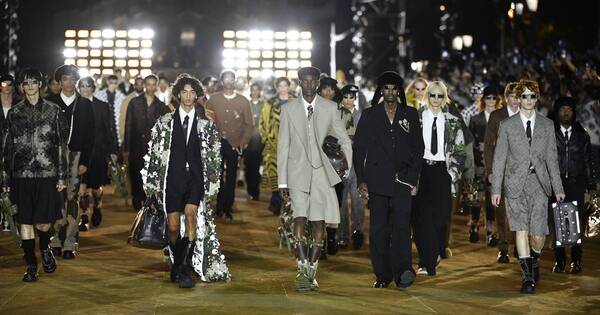 La Nación / Debut triunfal de Pharrell Williams en Louis Vuitton