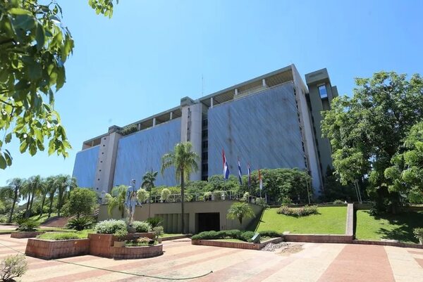 Aseguran que fue el banco que denunció “maquillaje” en balance ante la SIB - Economía - ABC Color