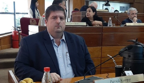 Senador destaca promulgación de Ley de simplificación de expedición de títulos universitarios