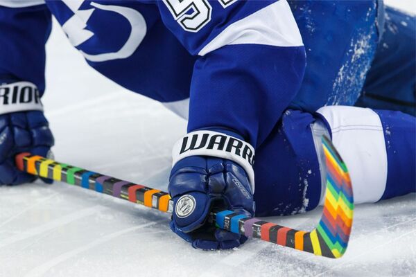 La liga de Hockey de EEUU y Canadá ya no usará camisetas LGBT en el Mes del Orgullo Gay - Informatepy.com