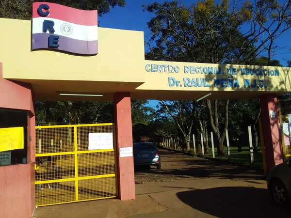 Denuncian a presidente del centro de estudiantes del CRE en el caso de directora separada - Radio Imperio