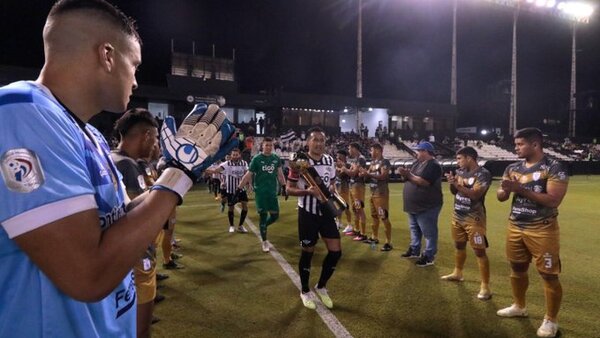 Luis Cardozo extiende su vínculo con Libertad