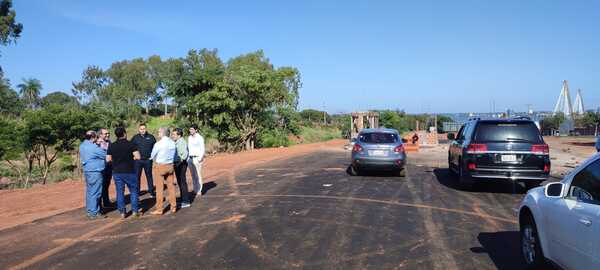 Gobernador de Itapúa busca respaldo del gobierno para finalizar obras de acceso fronterizo
