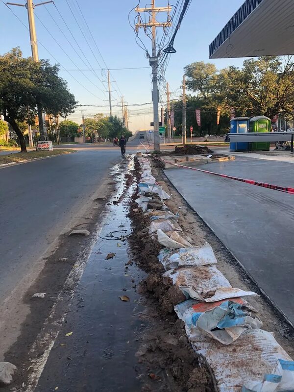 Ciclovía intransitable en avenida Primer Presidente - Crónicas Ciudadanas - ABC Color
