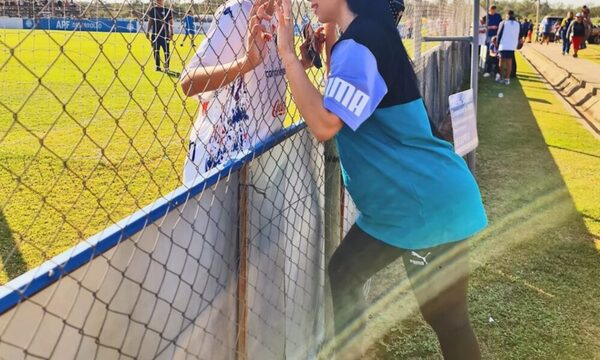 La alegría de Rossana Barrios por el gol de su retoño