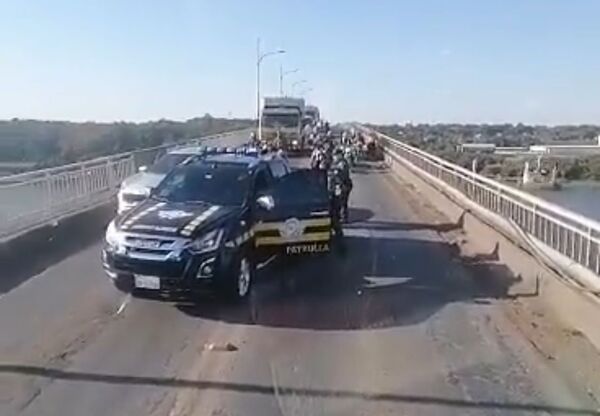 Diario HOY | Agentes de la Caminera vs policías en el Puente Remanso