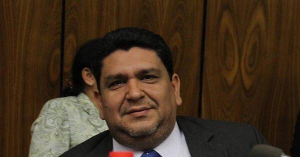 La Nación / Marcelo Salinas quiere trabajar por la promoción de más becas para jóvenes, en el Congreso