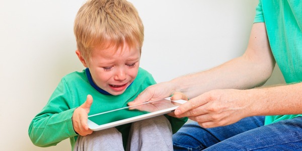 Nomofobia en niños: ¿Qué es y cómo evitarla? - trece