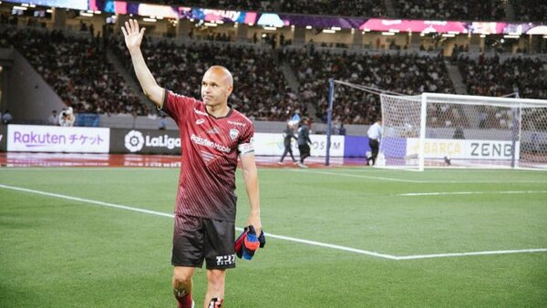 Iniesta opina acerca de la despedida de Riquelme