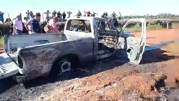 Hallan vehículo en llamas con un cuerpo calcinado - Noticiero Paraguay