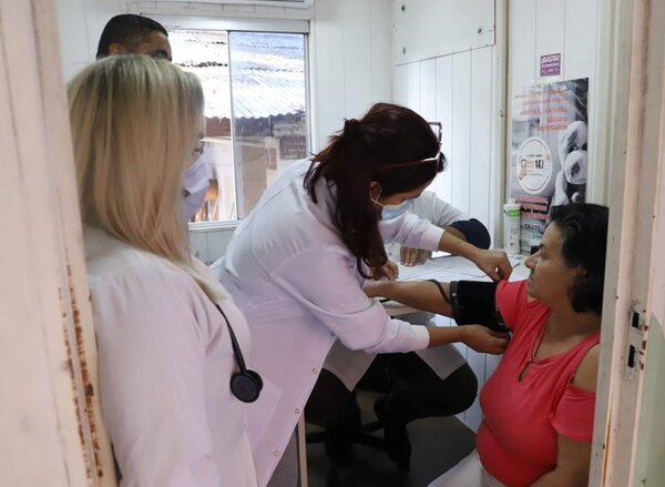 Exitosa presencia de Ciudad Mujer Móvil en el barrio Zeballos Cué