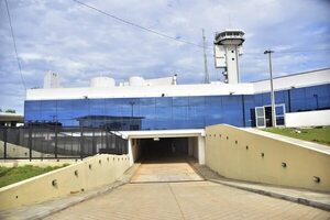 Dinac inaugurará por fin polémicas obras del espigón norte del Silvio Pettirossi - Economía - ABC Color