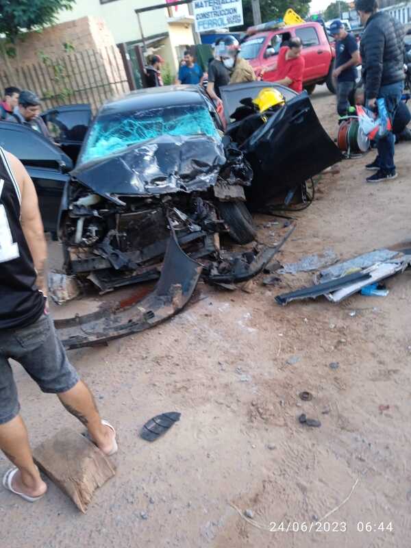 Policía ebrio chocó contra un colectivo - C9N