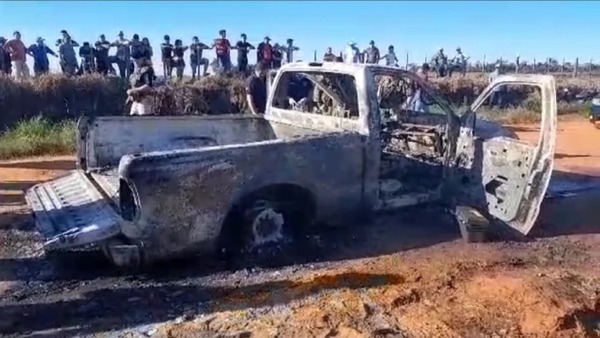 Hallan vehículo incinerado con un cuerpo calcinado en su interior | 1000 Noticias