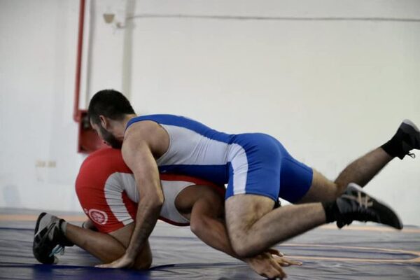 La lucha tuvo doble competencia nacional en colchón y arena