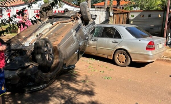 Violento triple choque por presunto exceso de velocidad