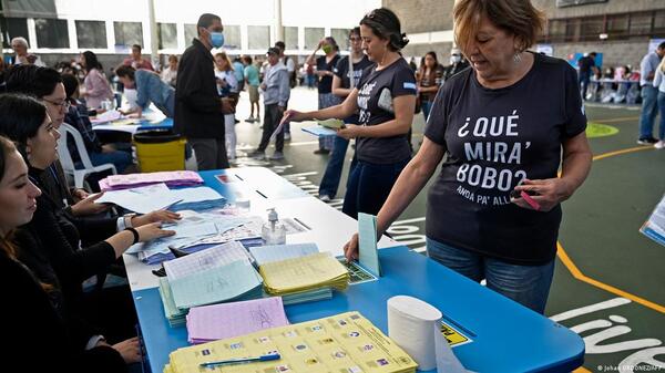 Abren centros de votación en Guatemala para presidenciales