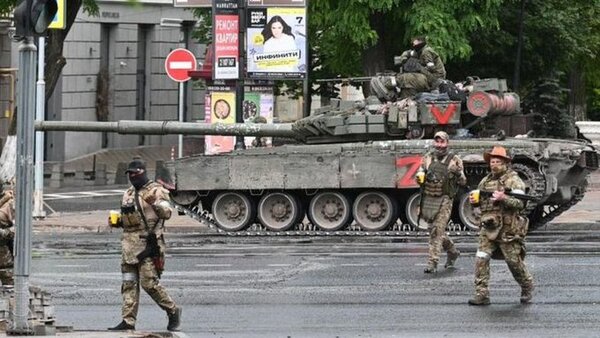 Paramilitares de Wagner se repliegan tras motín, que debilita a Putin