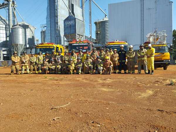 Bomberos voluntarios de Itapúa y Misiones se capacitan en técnicas de combate de incendios en silos