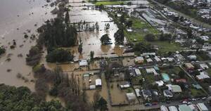 La Nación / Chile: reportan 2 muertos, 6  desaparecidos y casi 8.000 personas aisladas tras lluvias intensas