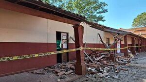 Techo de una escuela se derrumbó en San Ignacio - Nacionales - ABC Color