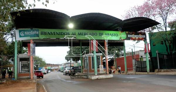 La Nación / Accidente frente al Mercado de Abasto dejó varias personas heridas