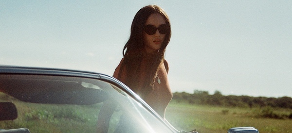 Diario HOY | Cantautora emergente Ana Blosset presenta “One Way Ticket”