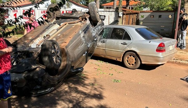 Diario HOY | Exceso de velocidad provocó aparatoso triple choque en Hernandarias