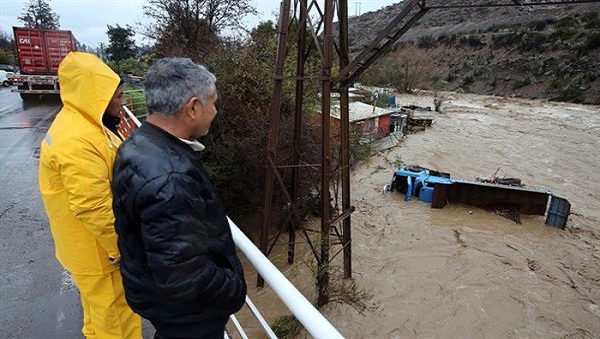 Chile: reportan 2 muertos, 6 desaparecidos y casi 8.000 personas aisladas tras lluvias intensas - ADN Digital
