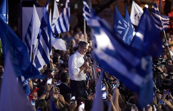 La derecha celebra la victoria en Grecia